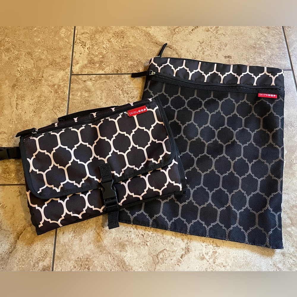 Skip Hop Pronto Changing Station & Wet/dry bag
